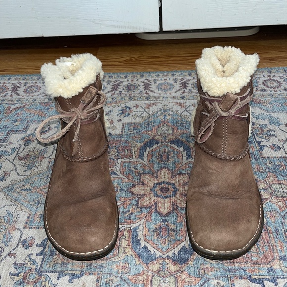 UGG Shoes - UGG Booties (7), Australia 5587 Brown Suede Leather Sheepskin